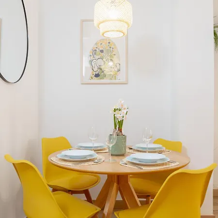 C21 Trendy 2 Bdr & Parking Downtown Apartment *