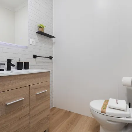 C21 Trendy 2 Bdr&parking Downtown *