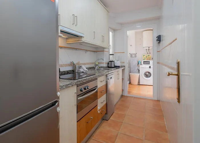 C21 Trendy 2 Bdr&parking Downtown Apartment