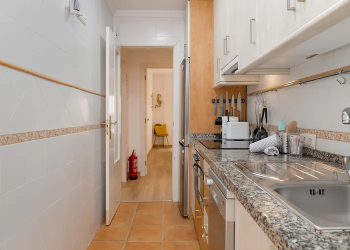C21 Trendy 2 Bdr&parking Downtown Apartment *