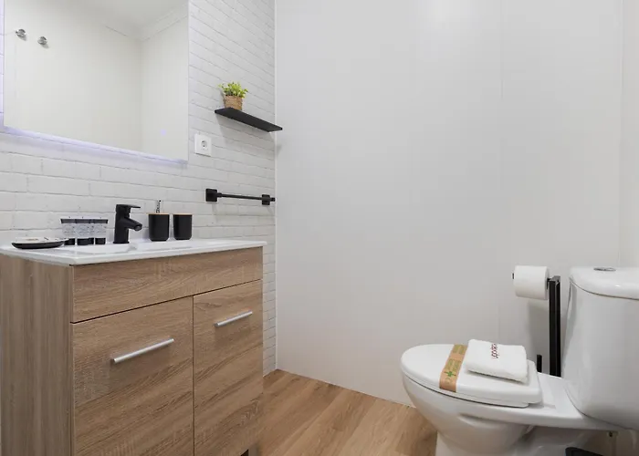 C21 Trendy 2 Bdr&parking Downtown *