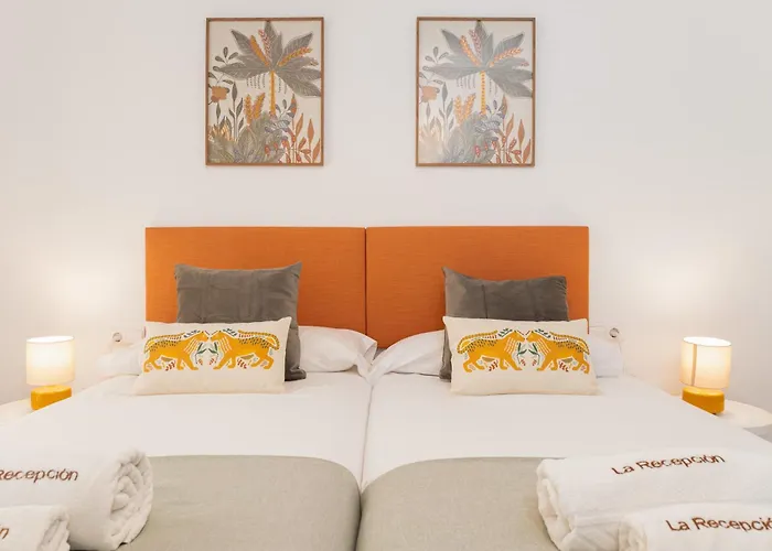 C21 Trendy 2 Bdr&parking Downtown Apartment
